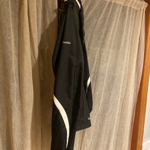 Columbia women’s rain jacket w/o the insert - Picture 4 of 7